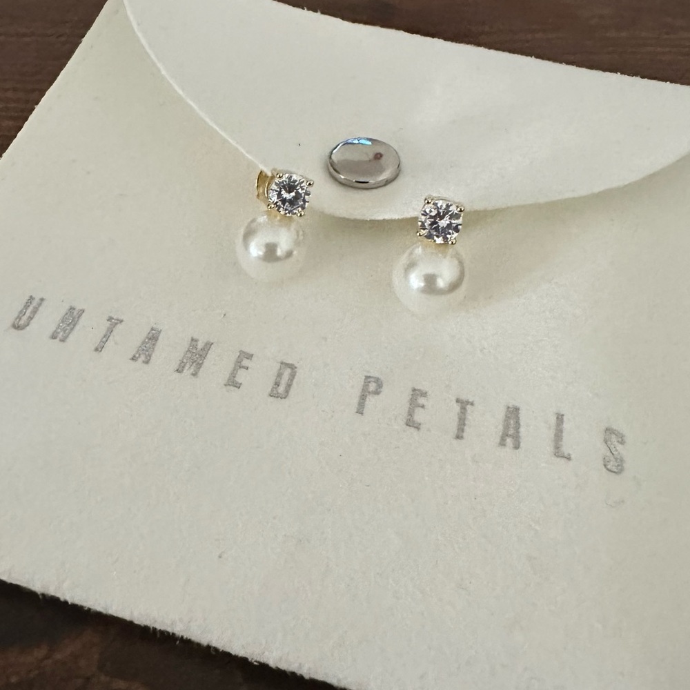 UNTAMED PETALS BY AMANDA JUDGE White and Gold Earrings